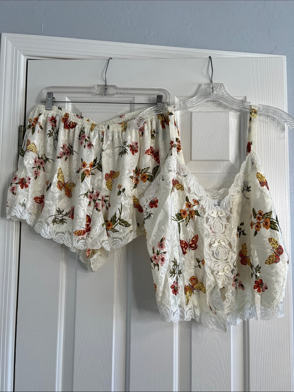 NWT Lingerie & Co silky lace cami & shorts set cream butterfly bows Large
